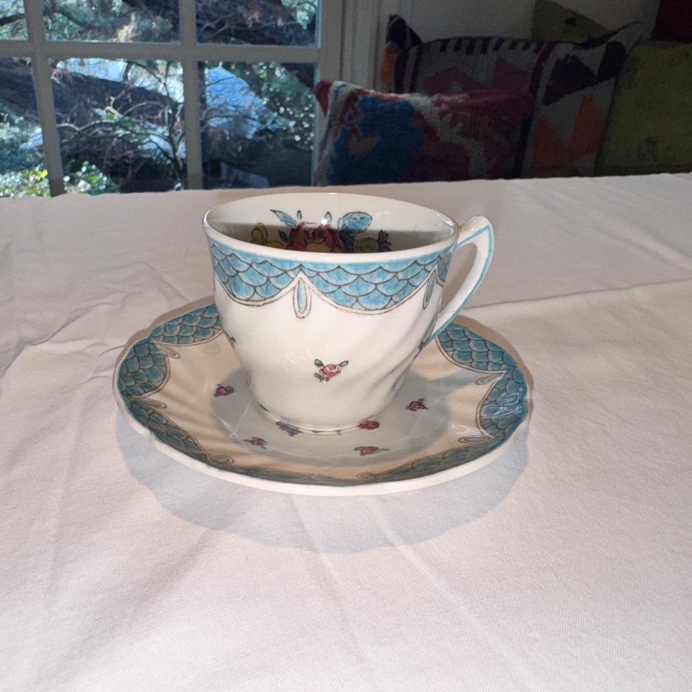 Royal Doulton Lowestoft Bouquet D6023 Teacup & Saucer
